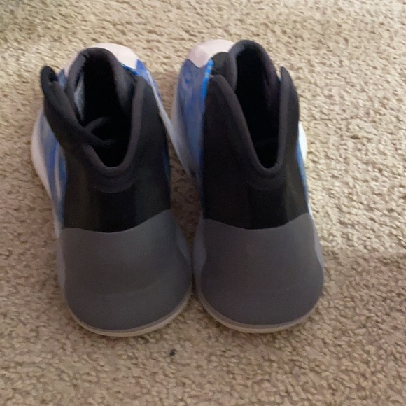 Yeezy QNTM - Picture 3 of 3